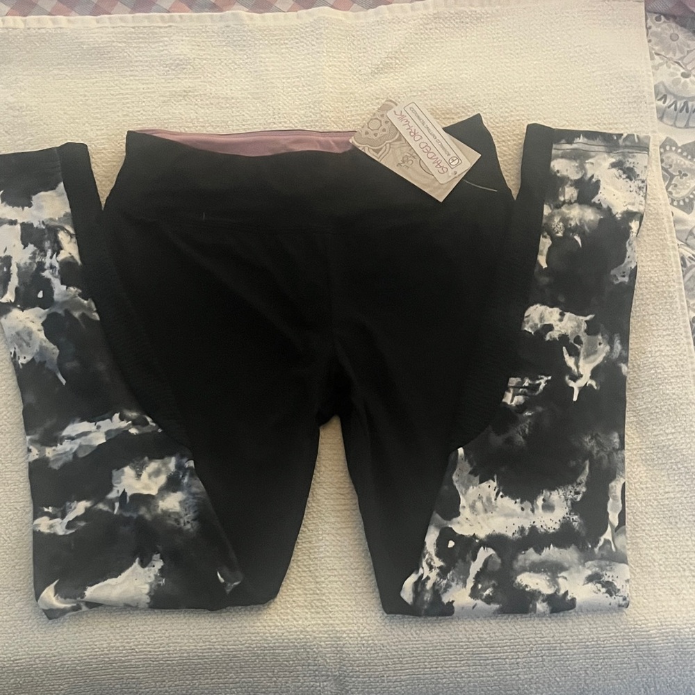 Balance Collection Activewear Leggings in Size Medium NWT CARBON INK CLOUD COLOR